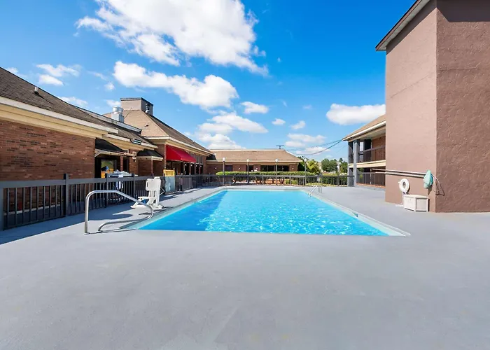 Quality Inn & Suites Fayetteville I-95